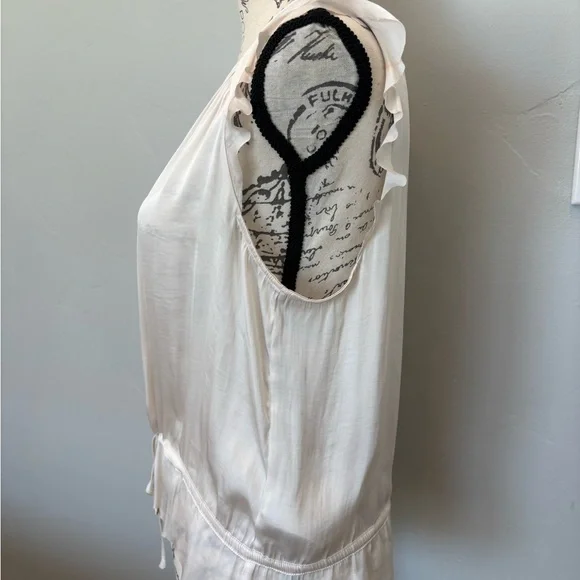 Banana Republic Ivory Top - Picture 2 of 5